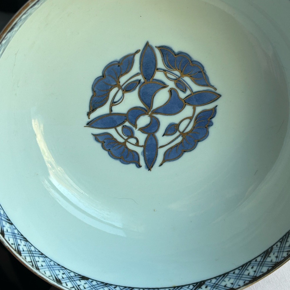 Elegant Blue and Gold Porcelain Bowl - Picture 5 of 8